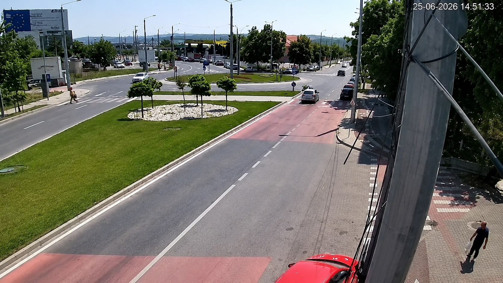 Biciclist lovit pe trecerea de pietoni la Vaslui, victimă transportată la spital Biciclist lovit pe trecerea de pietoni la Vaslui, victimă transportată la spital