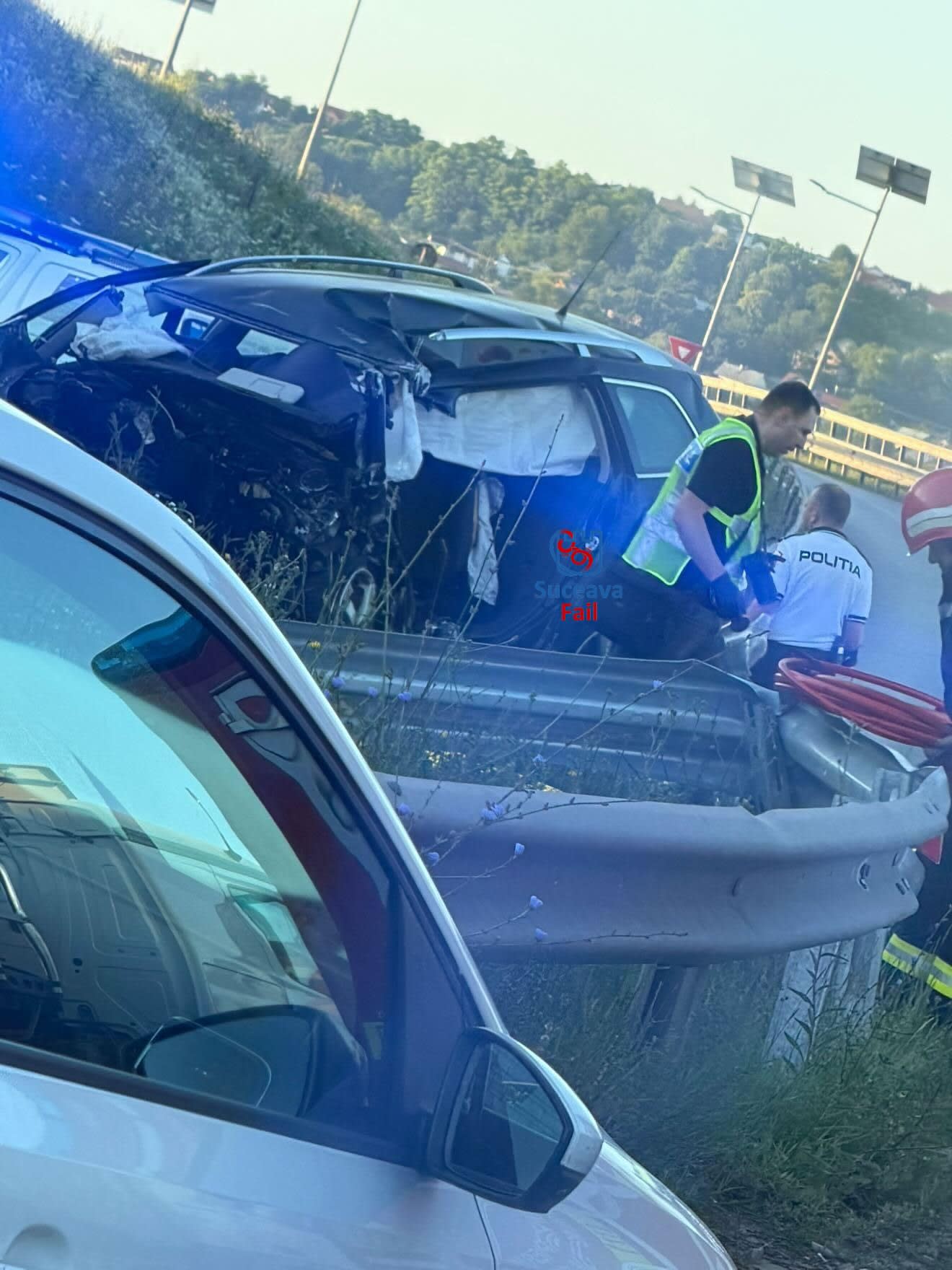 Accident în Suceava: un tir a acroșat o mașină și a intrat în zidul morții Accident în Suceava: un tir a acroșat o mașină și a intrat în zidul morții