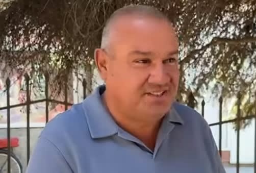 Primar Tismana în fața sediului Parchetului Gorj Primar Tismana în fața sediului Parchetului Gorj