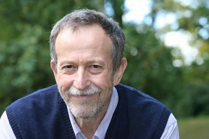 Profesor Franco Moretti analizează texte literare cu tehnologie digitală Profesor Franco Moretti analizează texte literare cu tehnologie digitală