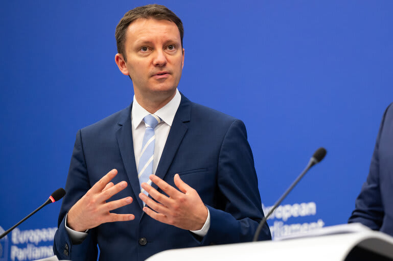 Siegfried Mureșan în conferință de presă la Cotroceni