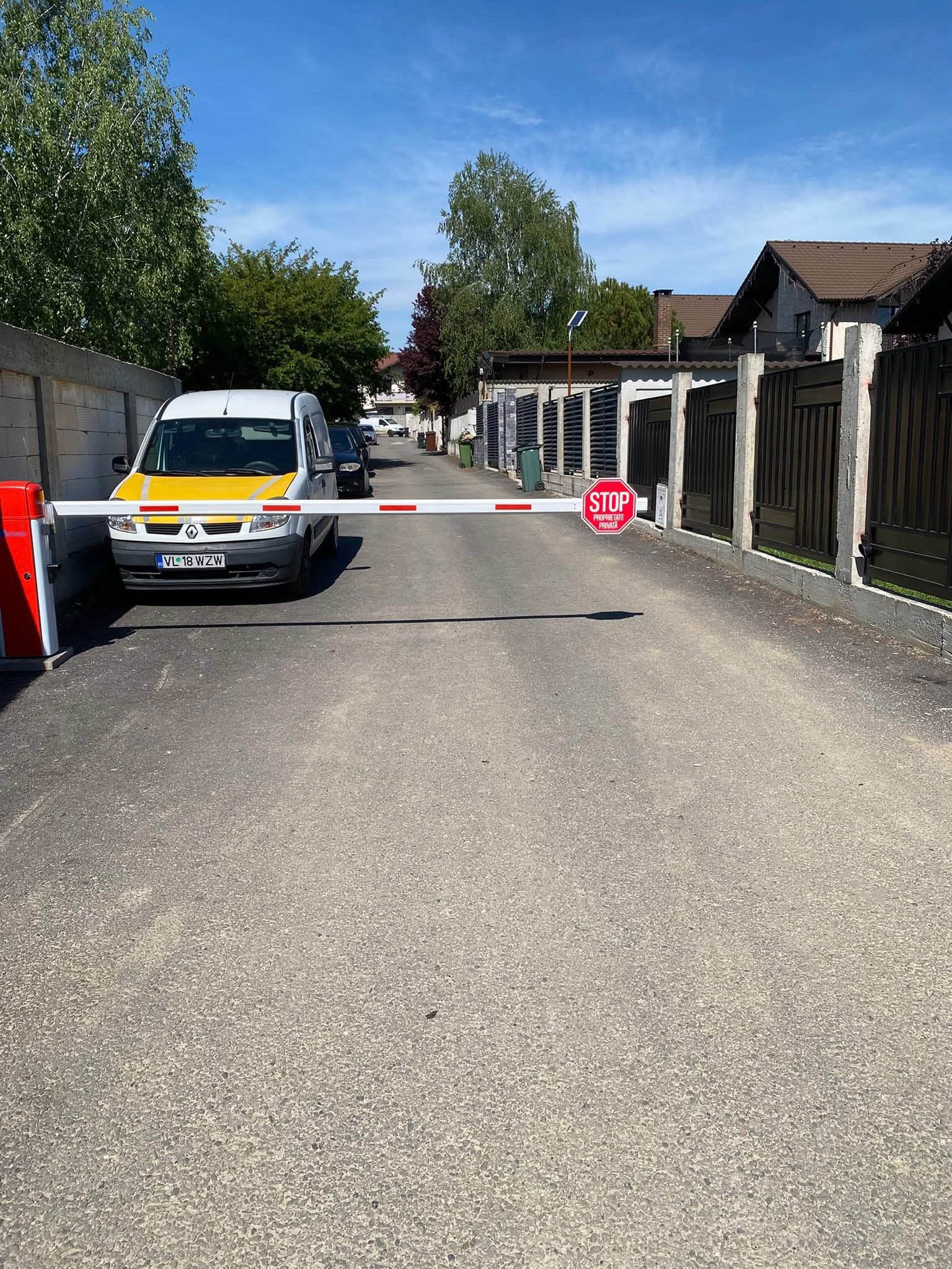 Familiă cu doi copii mici în apartament, fără apă