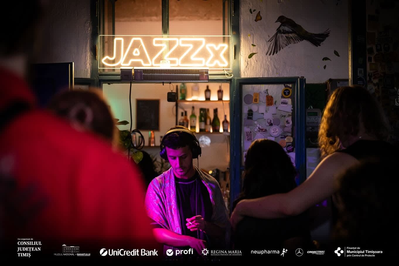 DJ britanic Kamar mixând la Timișoara, public entuziasmat