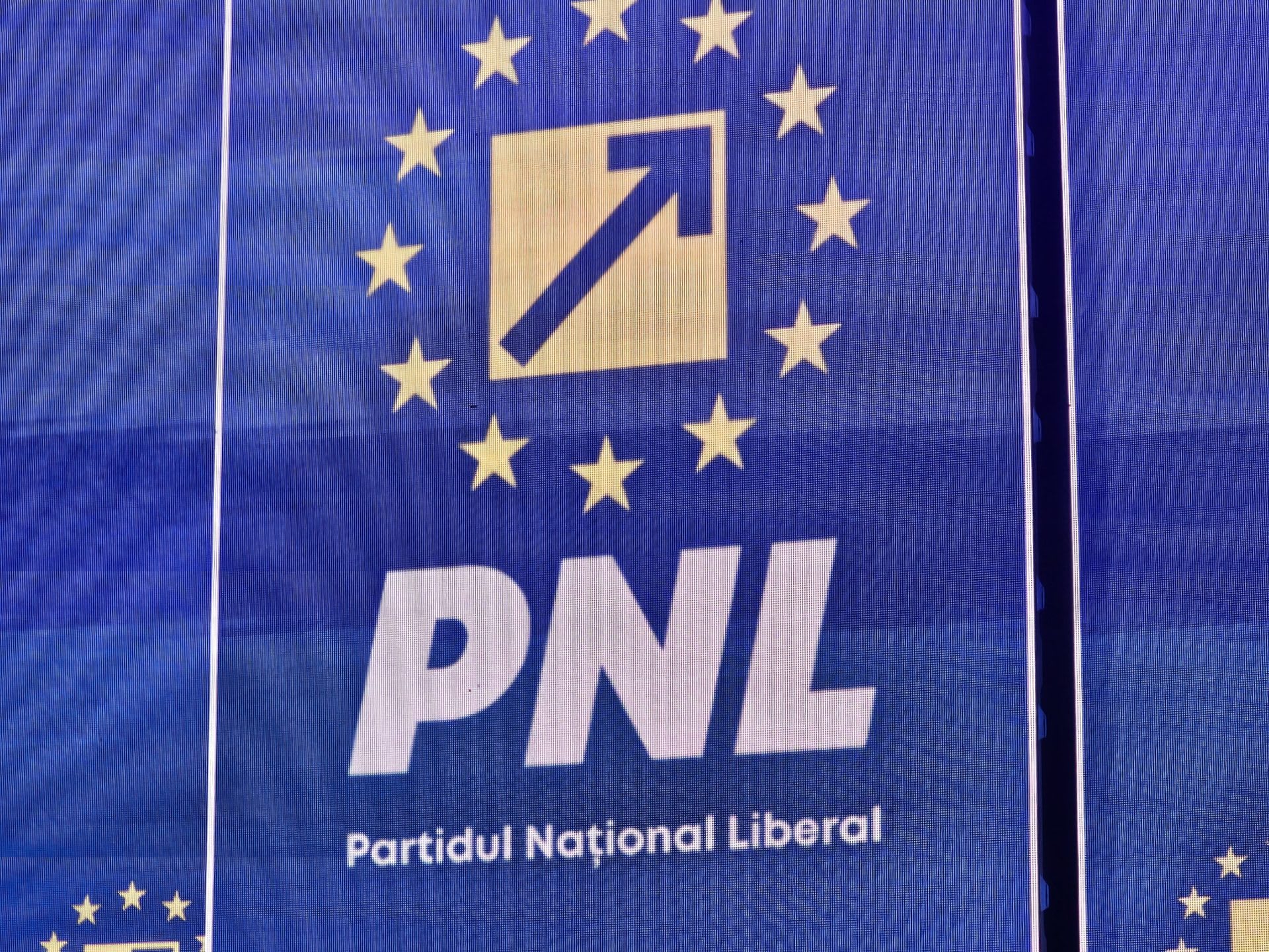 Cătălin Predoiu la o conferință de presă Cătălin Predoiu la o conferință de presă