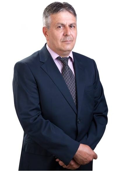 Spațiu de refugiu cu aer condiționat și oameni odihnindu-se