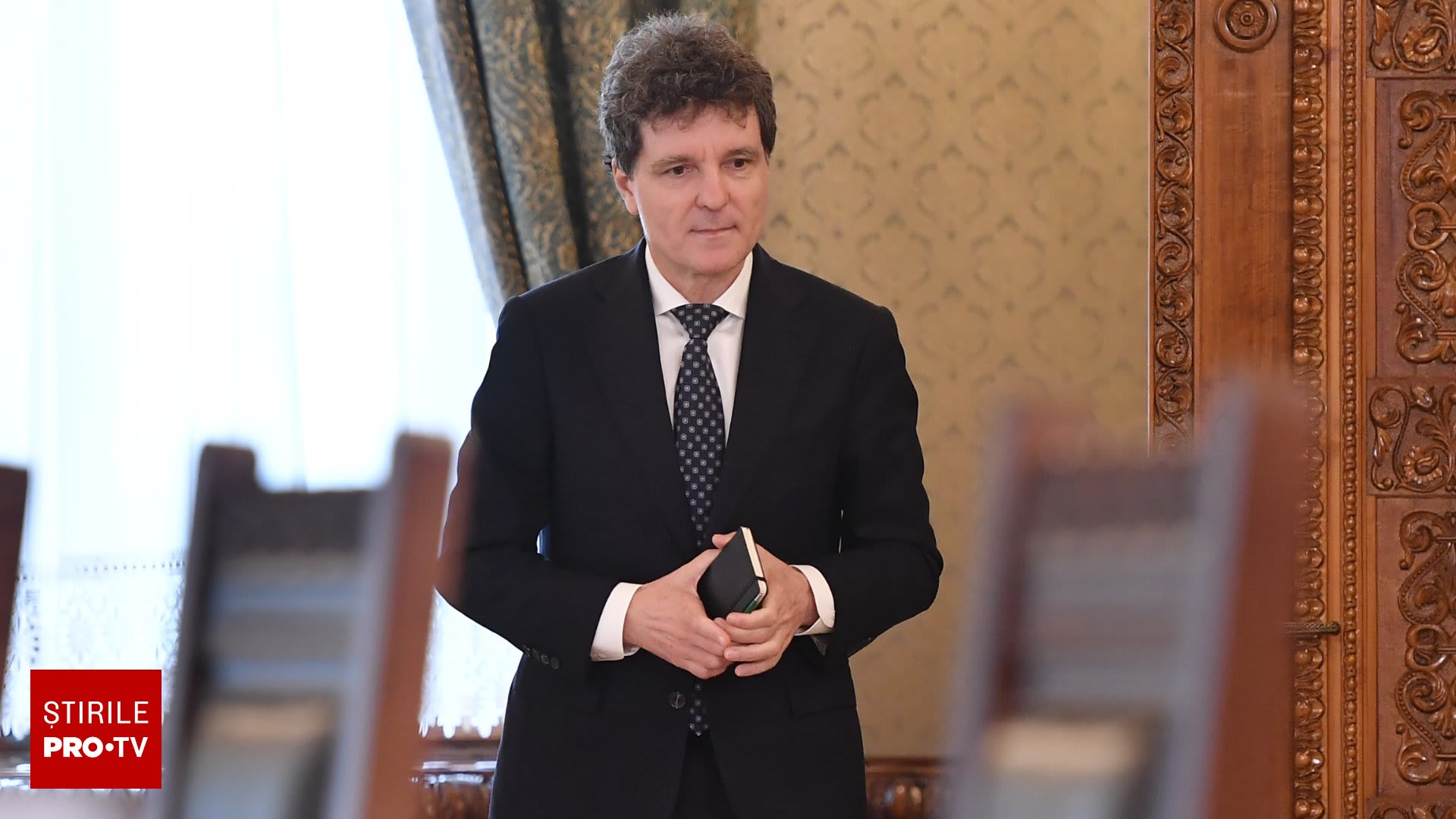 Nicușor Dan participând la negocieri la Cotroceni