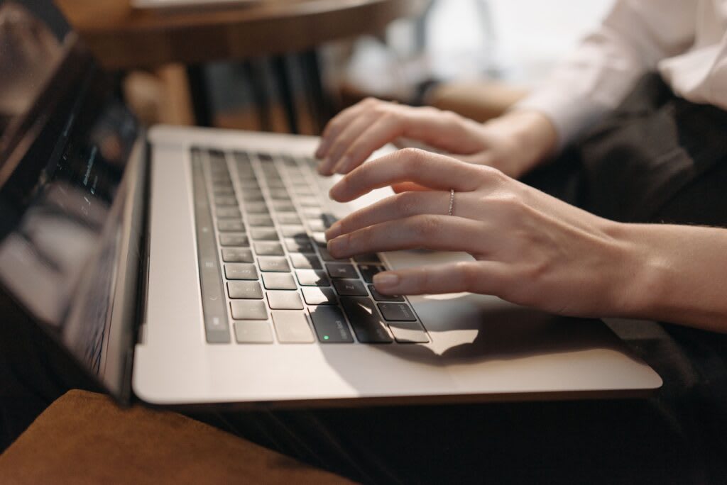 Cetățeni români solicitând certificat digital online