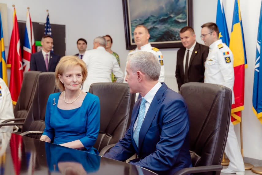Majestatea Sa Margareta și principele Radu vizitând sediul Forțelor Navale Române