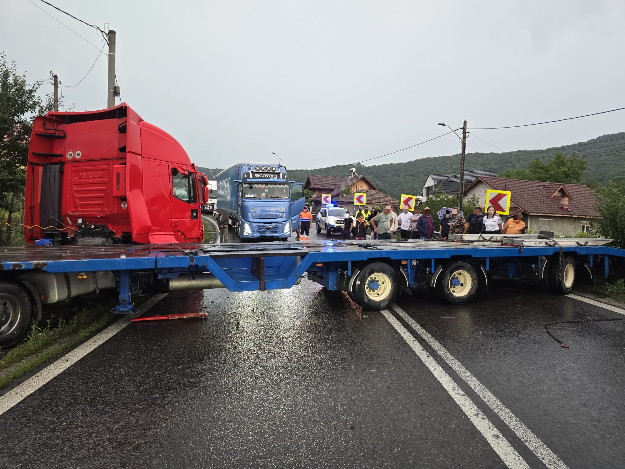 Accident rutier pe DN 7 în Budești, Vâlcea, fără victime Accident rutier pe DN 7 în Budești, Vâlcea, fără victime