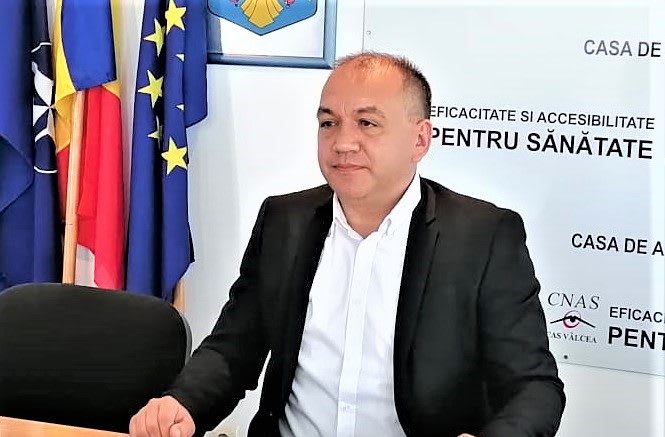 Alin-Costinel Voiculeț în biroul directorului general al CAS Vâlcea Alin-Costinel Voiculeț în biroul directorului general al CAS Vâlcea