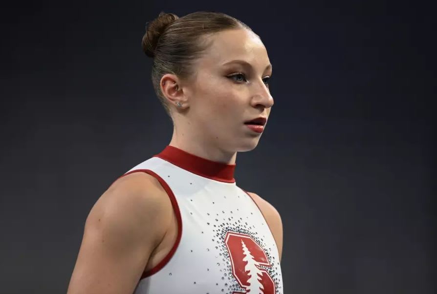 Gimnastă română pe parchetul de concurs la Olimpiadă