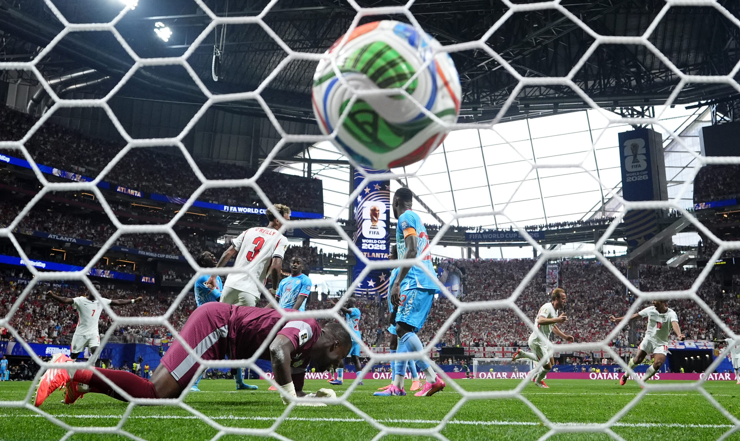 Jucători englezi pe stadionul Azteca, la altitudine mare