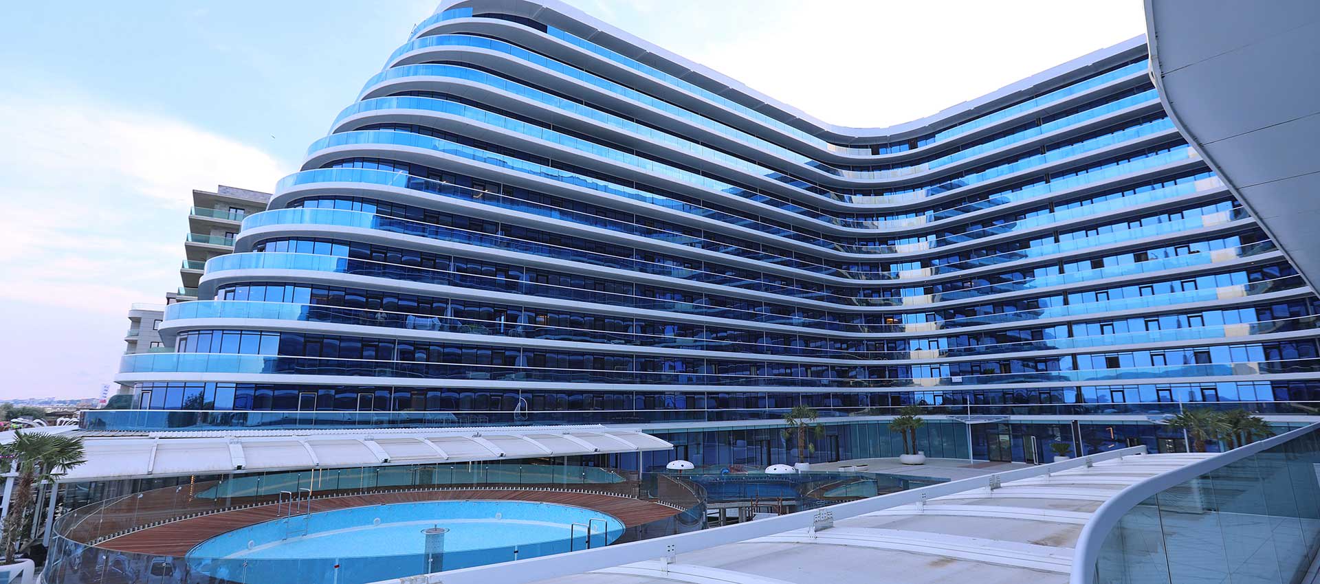 Hotel White Titanic cu plajă proprie în Mamaia Nord Hotel White Titanic cu plajă proprie în Mamaia Nord