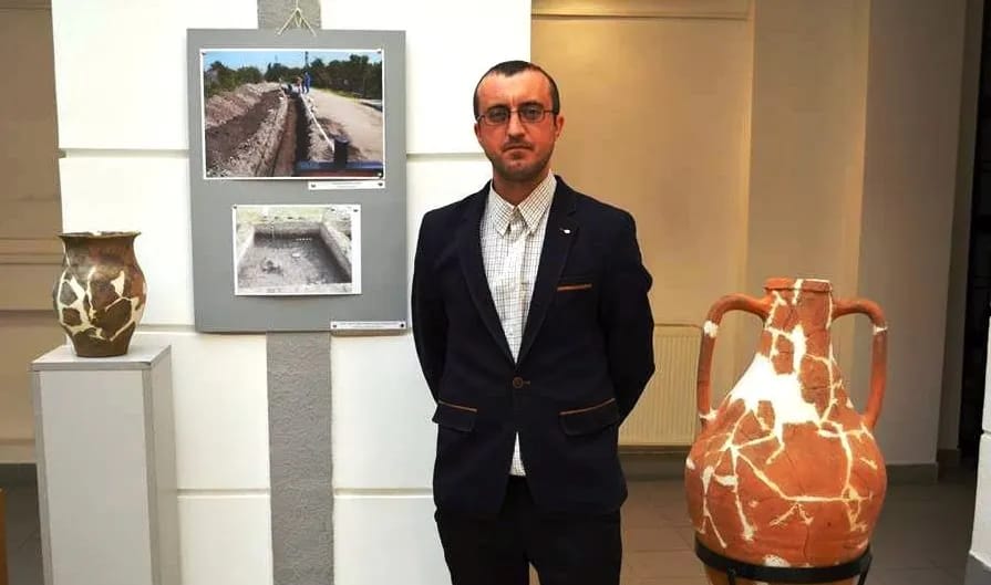 Dr. Ion Tuțulescu în muzeu, cercetare arheologică Dr. Ion Tuțulescu în muzeu, cercetare arheologică