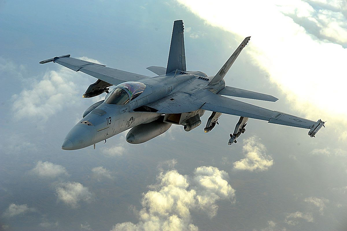 Avioane NATO interceptând un avion de pasageri chinez în spațiul aerian al României
