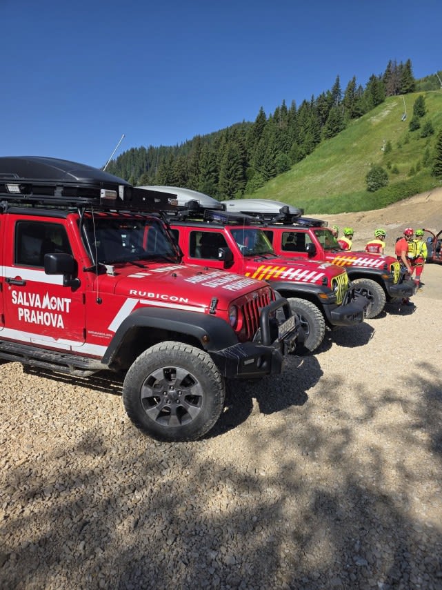 Salvamontiști intervenind în zona Valea Doftanei după accident cu ATV-ul Salvamontiști intervenind în zona Valea Doftanei după accident cu ATV-ul