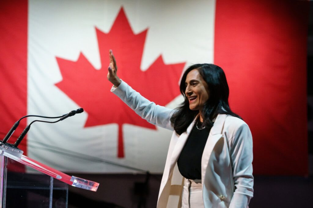 Ministrul canadian de Externe, Anita Anand, în timpul vizitei în România