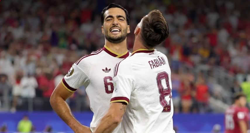 Jucători de fotbal în acțiune pe teren, meci Spania - Portugalia, Campionatul Mondial 2026 Jucători de fotbal în acțiune pe teren, meci Spania - Portugalia, Campionatul Mondial 2026