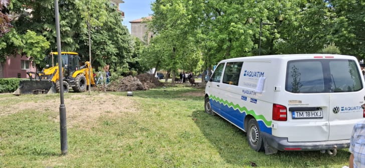 Echipă Aquatim în timpul lucrărilor de modernizare a rețelei de apă în Timișoara
