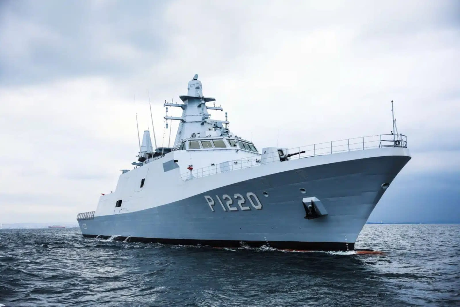 Corveta militară românească sosind în Portul Constanța