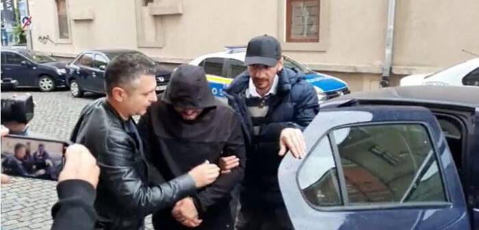 Polițiști dela Crimă Organizată în timpul percheziției la Timișoara Polițiști dela Crimă Organizată în timpul percheziției la Timișoara