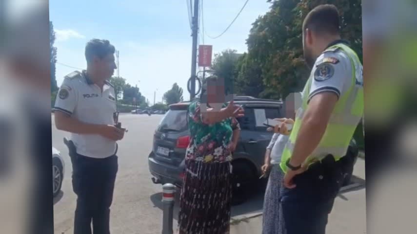 Polițiști rutieri din Constanța depistând două femei bănuite de tâlhărie