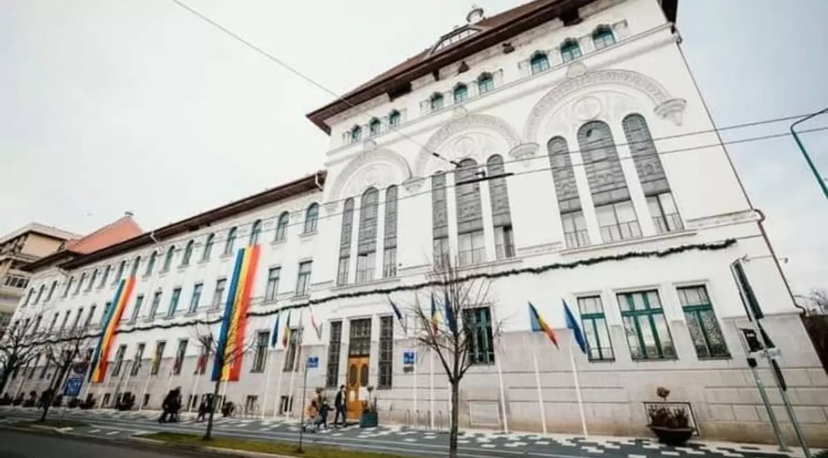 Sala de consiliu a primăriei Timișoara în timpul dezbaterii publice