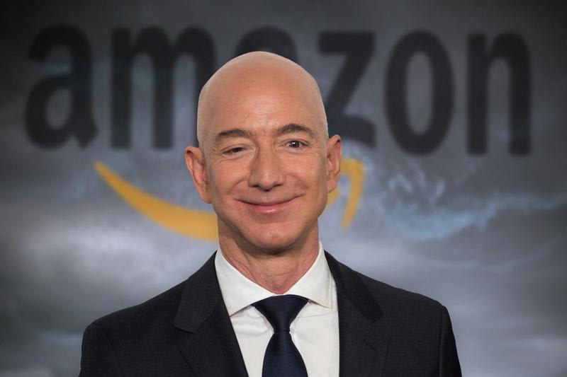 Jeff Bezos și logo-ul Blue Origin în spațiu Jeff Bezos și logo-ul Blue Origin în spațiu