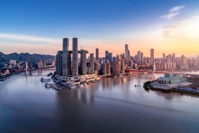 Oameni de afaceri în China, vizitând expoziția CIIE 2026