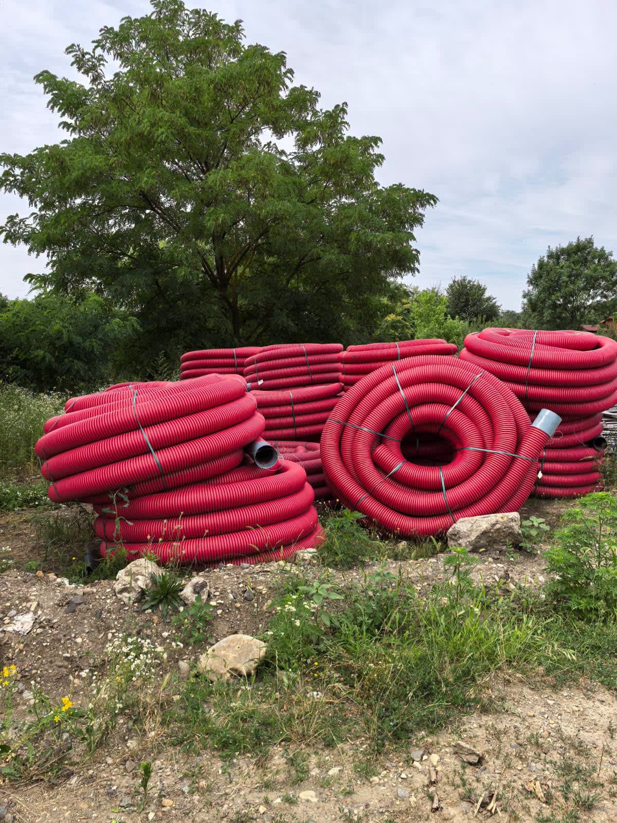 Lucrări de canalizare tehnică în Ghiroda și Giarmata Vii, muncitori în șantier