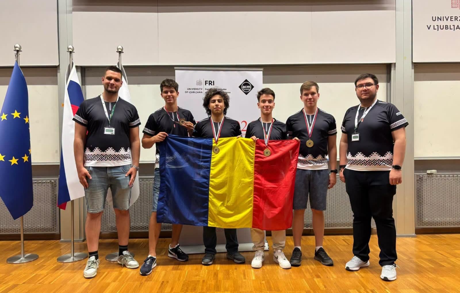 Elevi români câștigând medalii la Olimpiada de Informatică a Europei Centrale Elevi români câștigând medalii la Olimpiada de Informatică a Europei Centrale