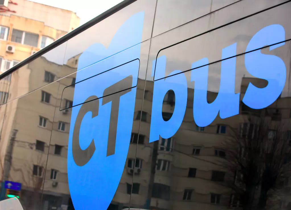 Autobuz electric Karsan e-ATA 12 în stație, Constanța