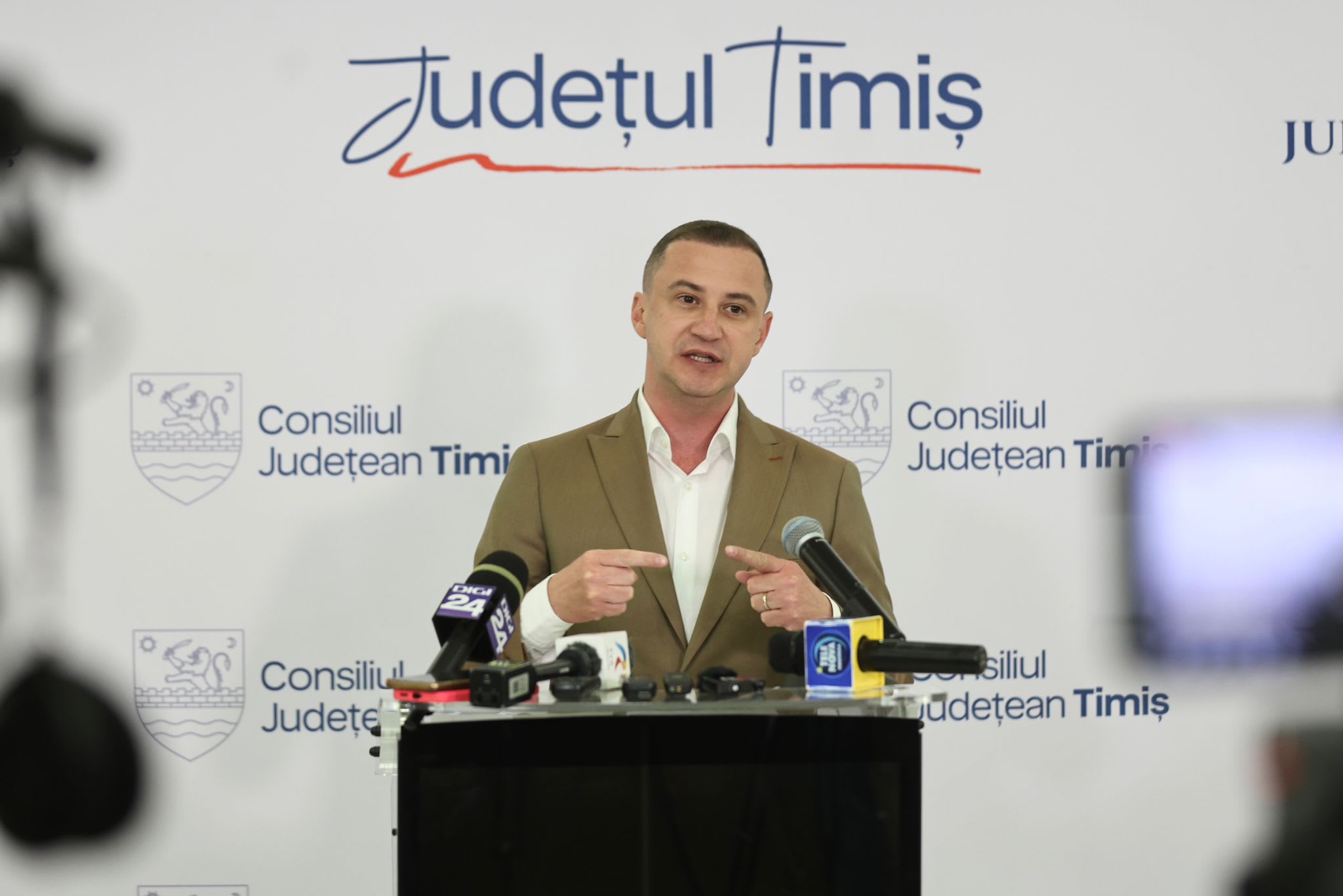 Alfred Simonis și Ruben Lațcău în discuție despre stadion