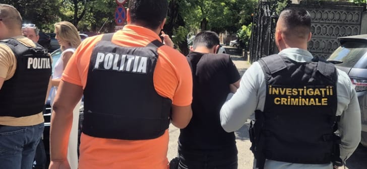 Polițiști în acțiune în Timișoara, intervenție la locuință