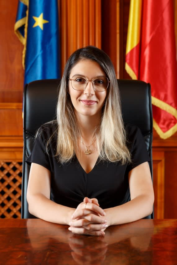 Diana Buzoianu la o conferință de presă
