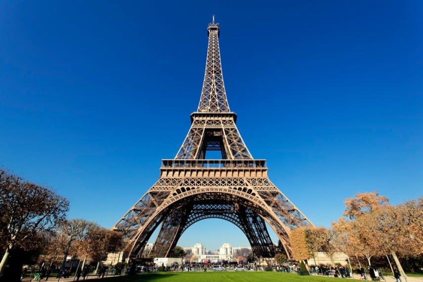 Turnul Eiffel închis din cauza caniculei, temperaturi extreme în Franța Turnul Eiffel închis din cauza caniculei, temperaturi extreme în Franța