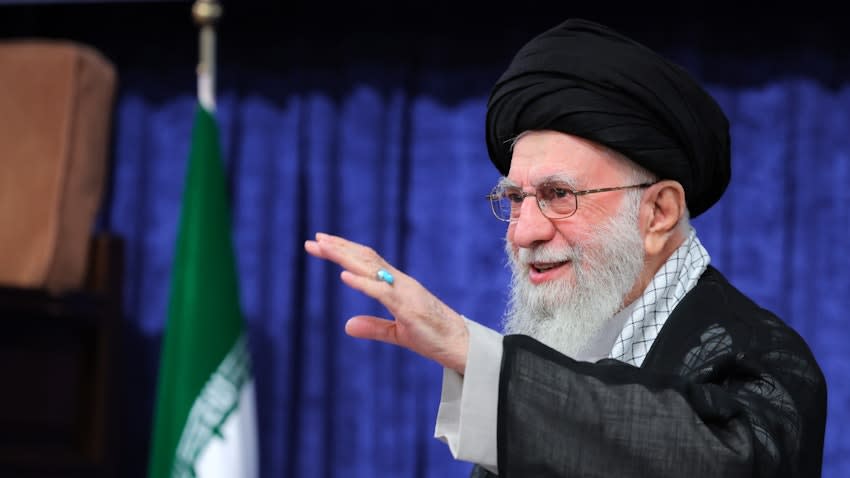 Mojtaba Khamenei în discurs public, simbol al noii conduceri iraniene Mojtaba Khamenei în discurs public, simbol al noii conduceri iraniene