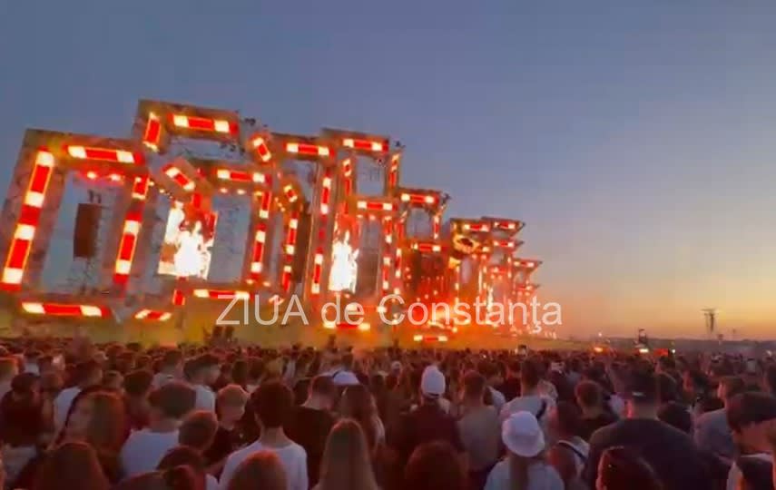 Artiști români pe scenă la festivalul Beach, Please! Costinești