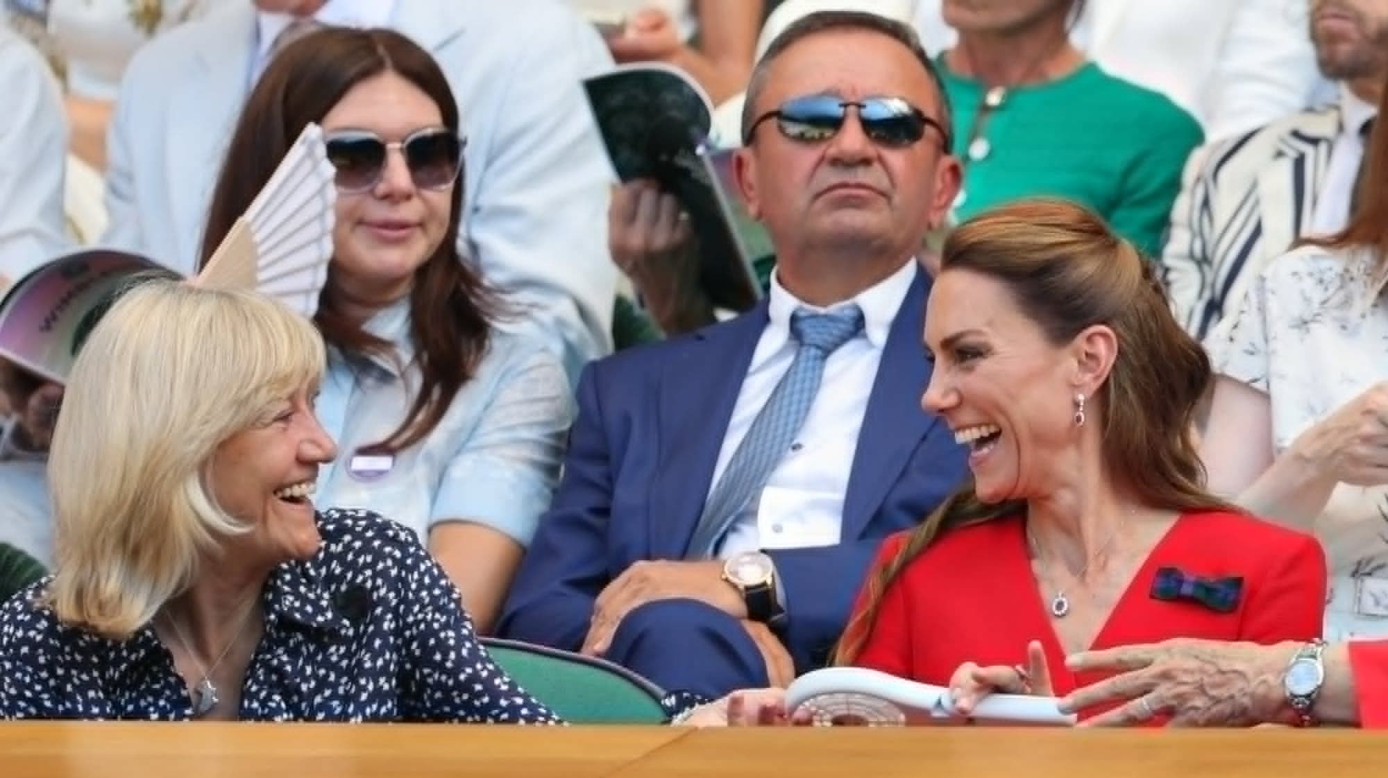 Simona Halep în loja regală la Wimbledon, alături de Dorin Mateiu