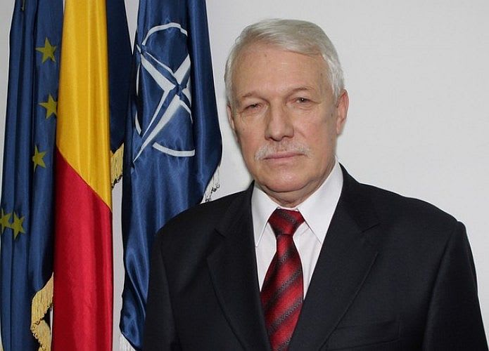 Viorel Oancea în uniformă militară, discurs public în 1989