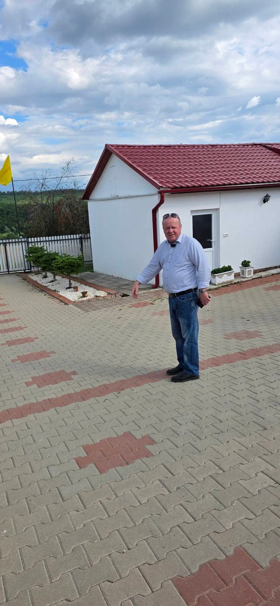 Judecată în sala de instanță, decizie definitivă