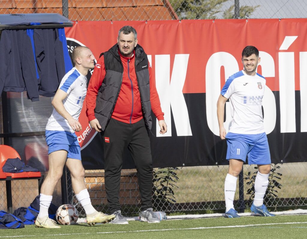 Robert Goie în timpul incidentului de la finalul meciului de baraj