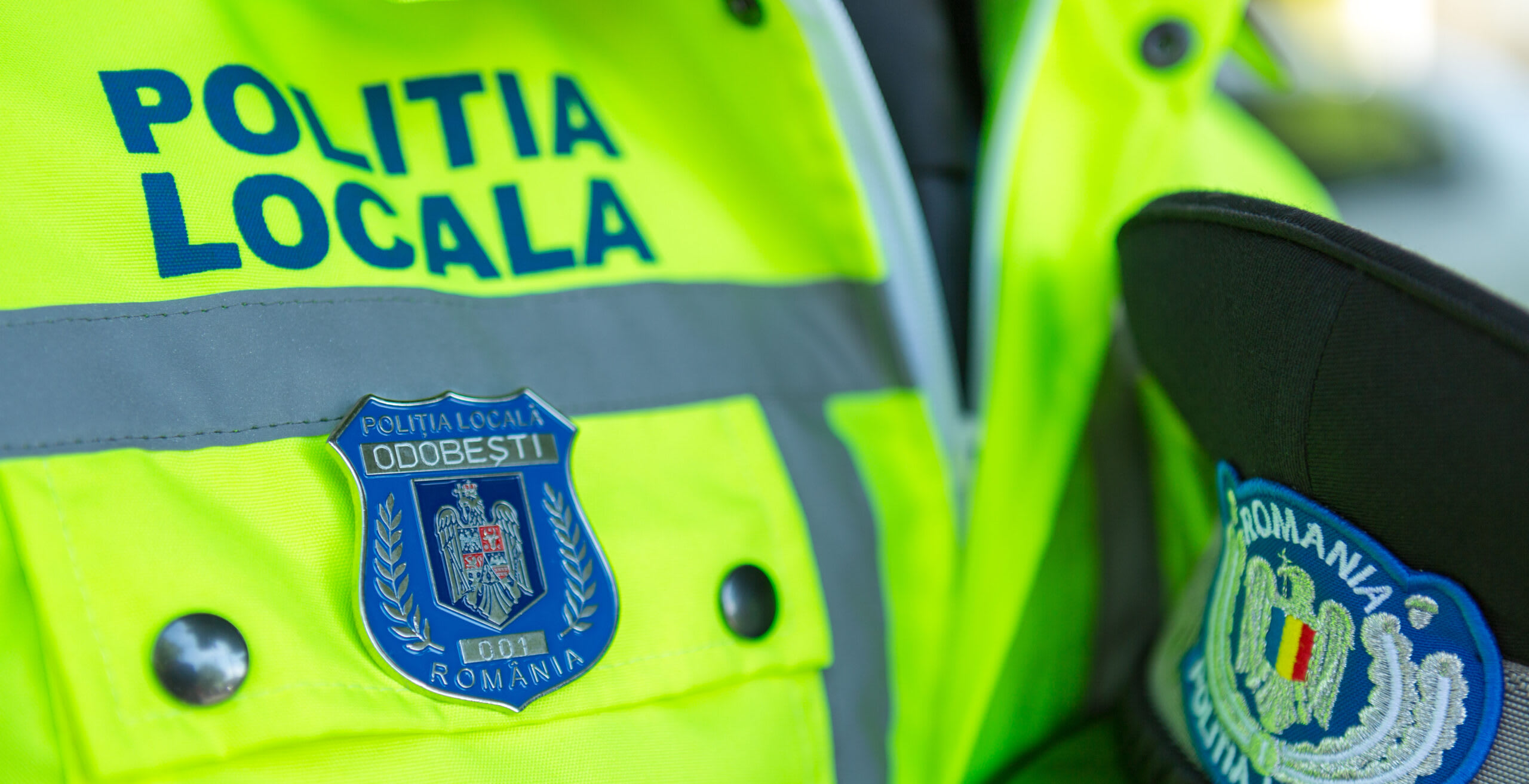 Polițiști locali aplicând amenzi în Giurgiu