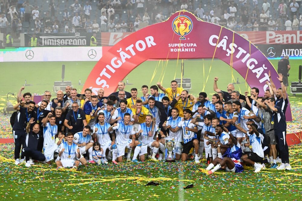 Fotbalistul Adrian Rus în acțiune, celebrând victoria cu Universitatea Craiova Fotbalistul Adrian Rus în acțiune, celebrând victoria cu Universitatea Craiova