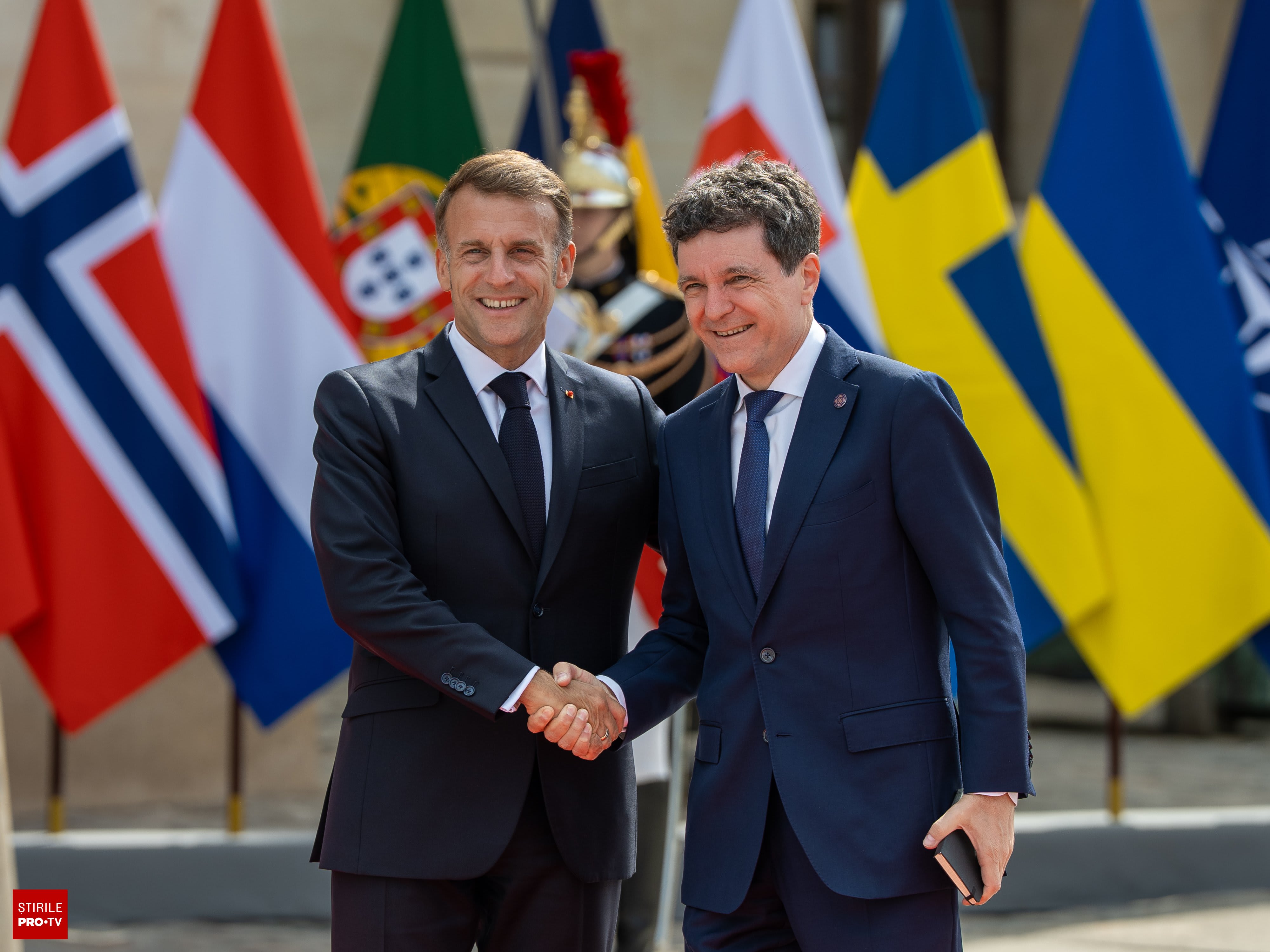 Nicușor Dan în discurs, conferință de presă, simboluri naționale și europene