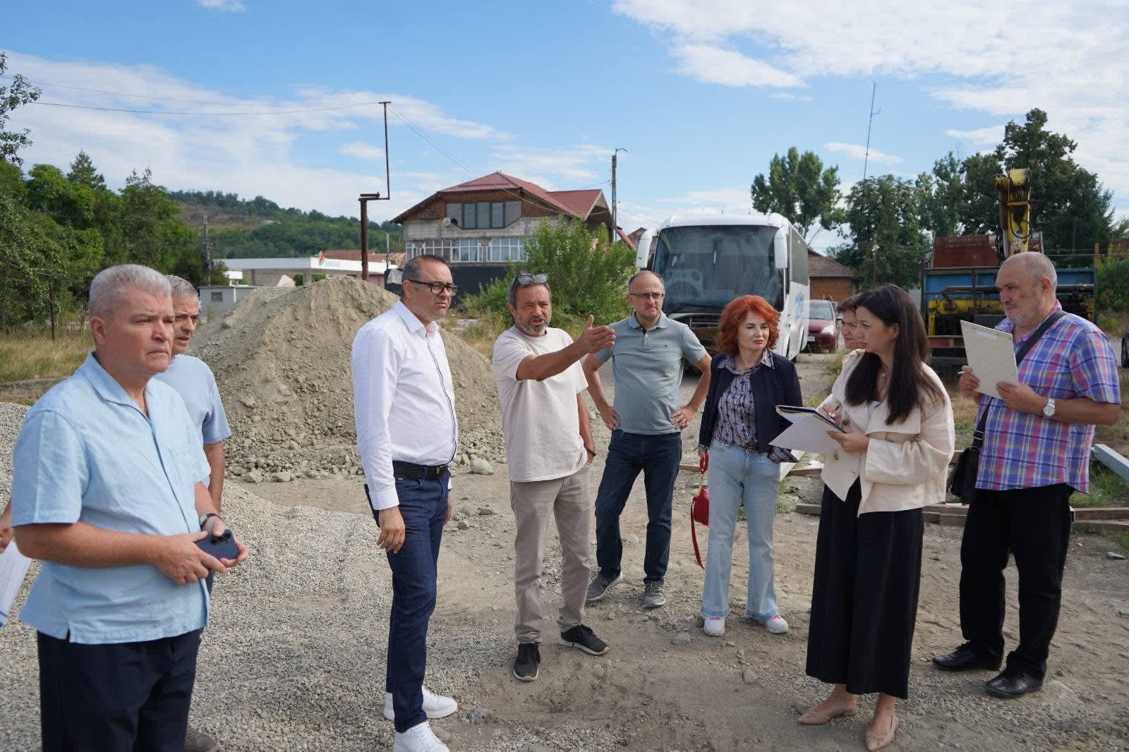 Constructori și echipe de monitorizare în teren la proiecte din Gorj