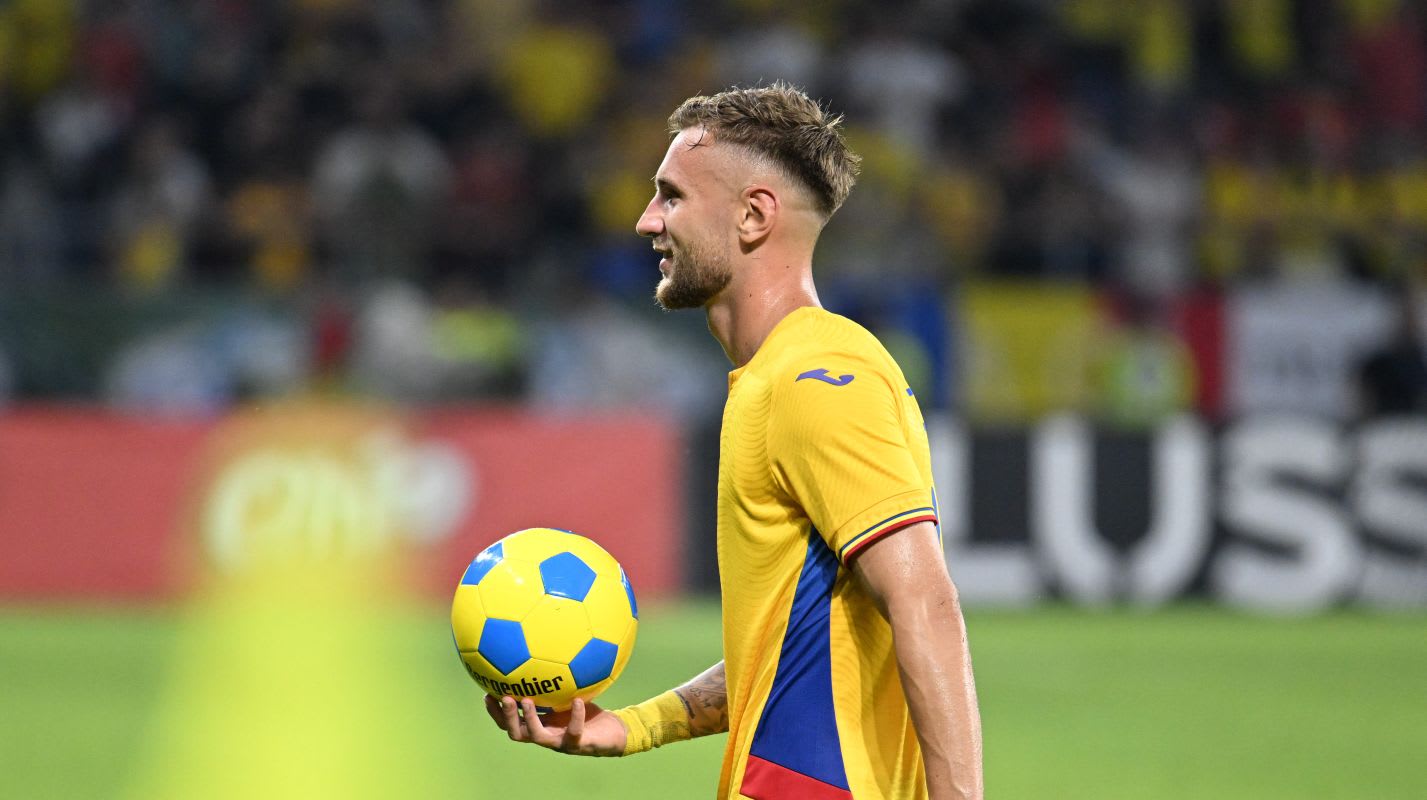 Denis Drăguș în tricoul FCSB, pe teren