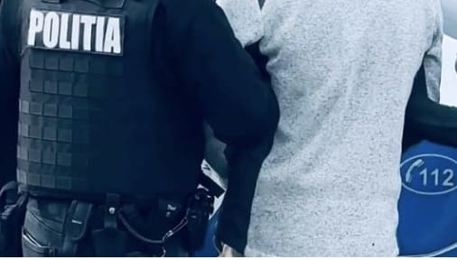 Polițiști hunedoreni depistând suspectul urmărit internațional