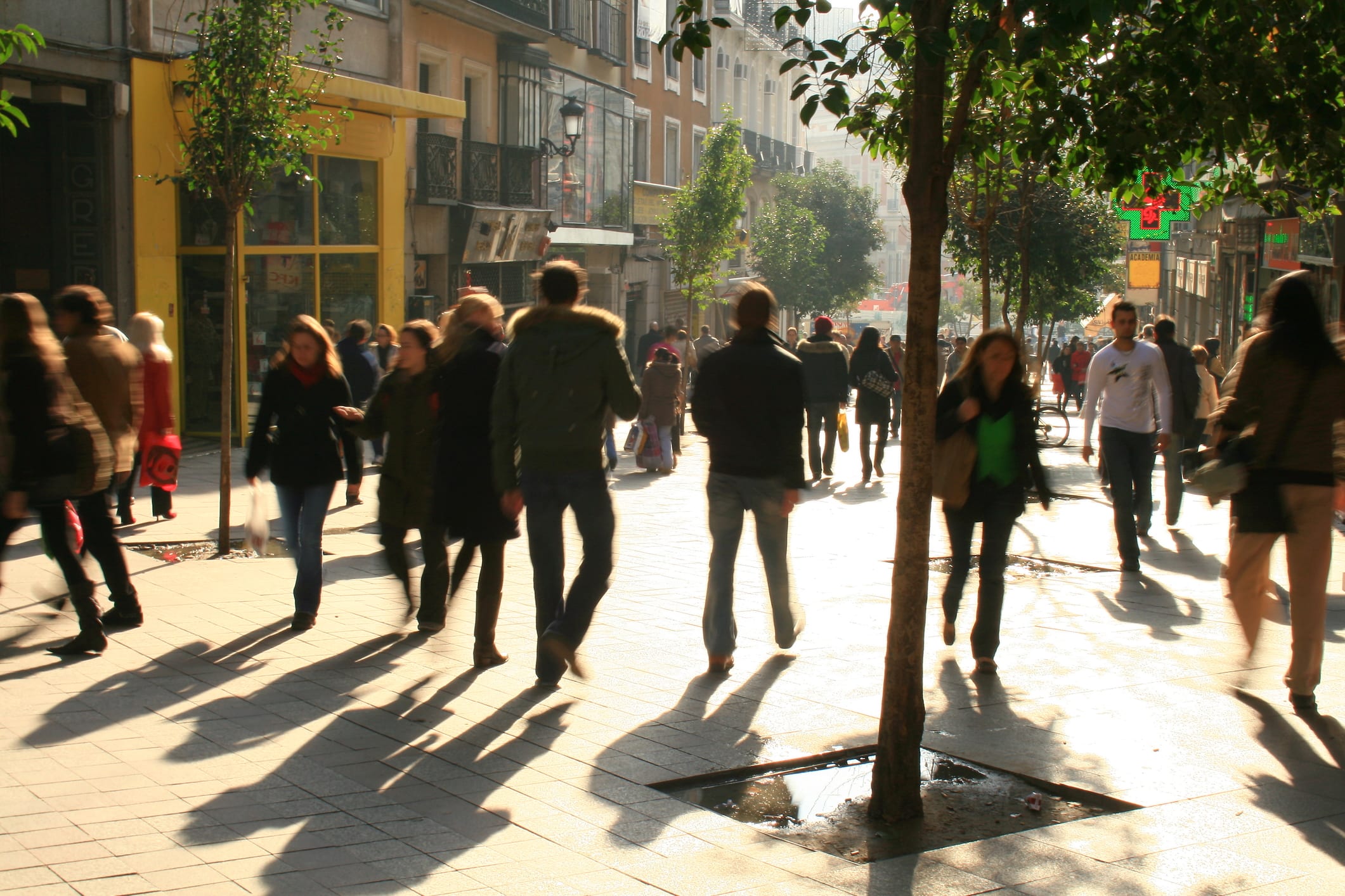 Oameni pe stradă în Madrid, Spania