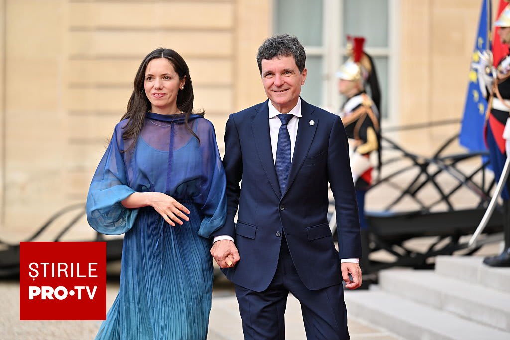 Nicușor Dan și Mirabela Grădinaru pe covorul roșu la Palatul Elysee, Franța